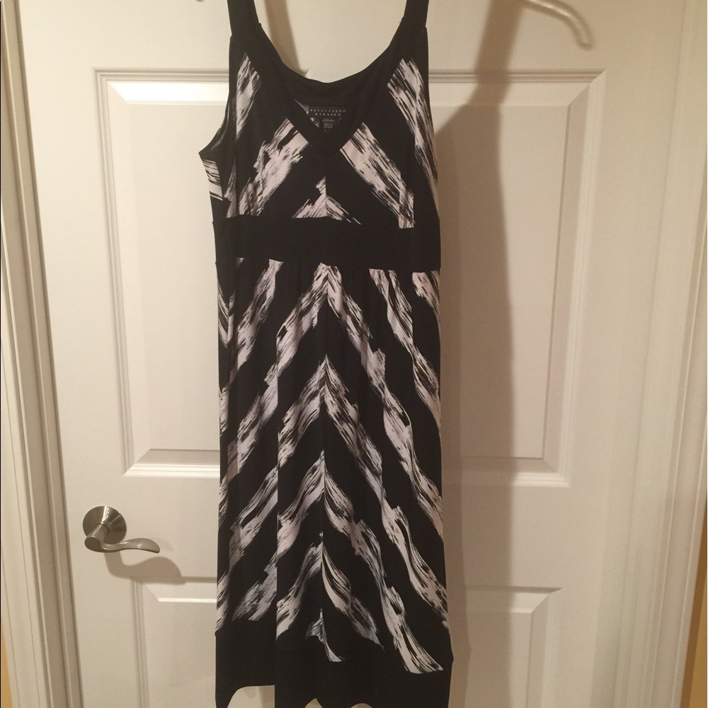 Apostrophe Stretch Black & White Pattern Sleeveless Dress - Sz Large